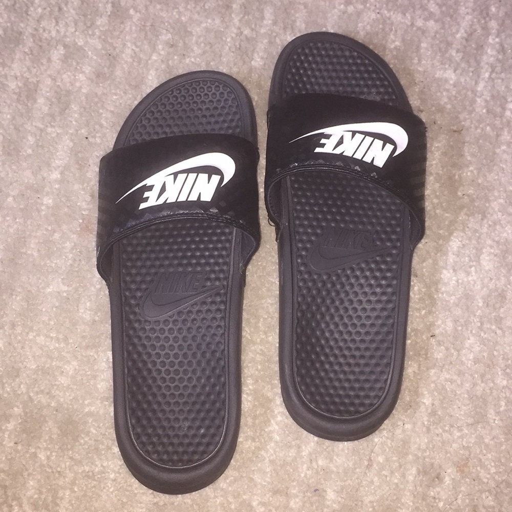 Nike benassi men slides